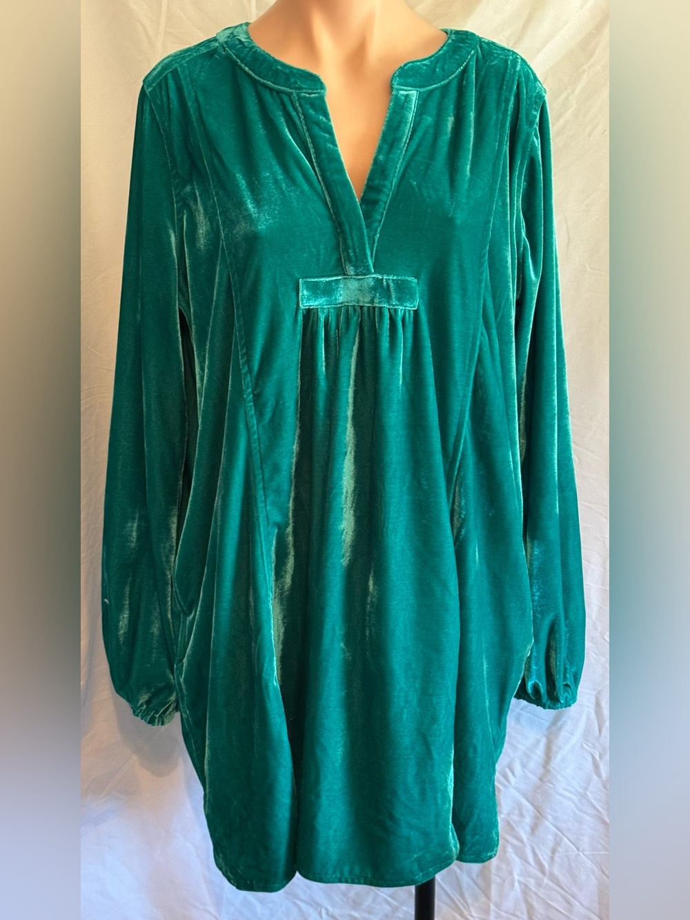 Vintage Pretty Emerald Velvet Long-Sleeve Dress